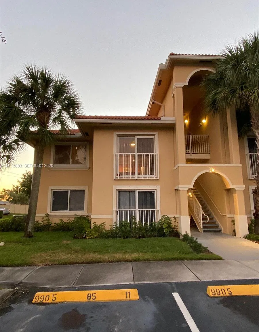 9905 Westwood Dr — Photo 2
