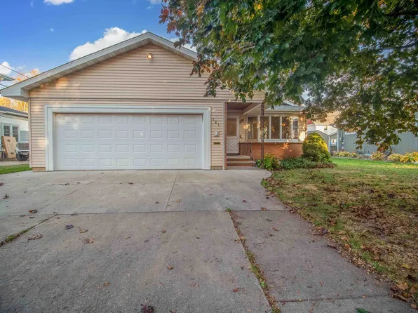 121 Carrington St, Waupun, WI 53963