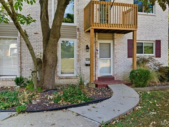 5788 Westphalia Ln, Saint Louis, MO 63129