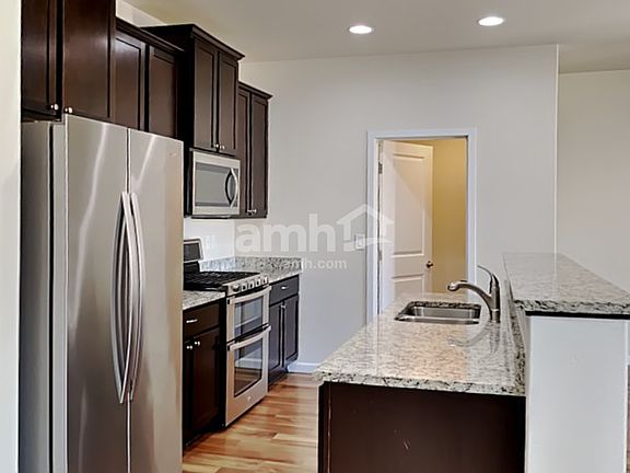 3rd image of 464 McKinley St
