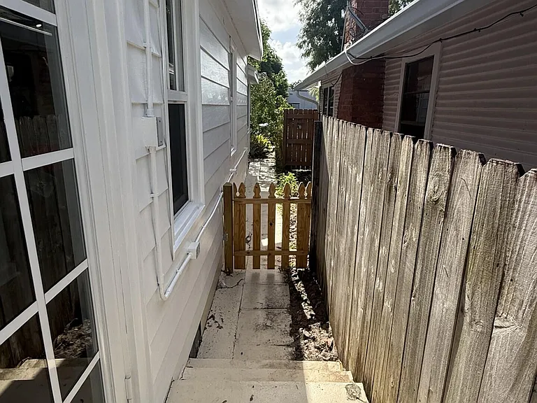 427 N J St — Photo 14
