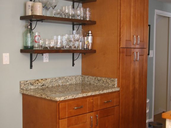 bar area in kitchen