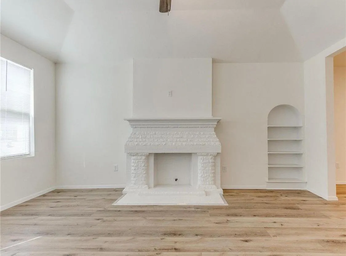 1009 NE 20th St — Photo 3