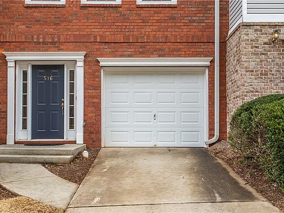 2nd image of 516 Lantern Wood Dr