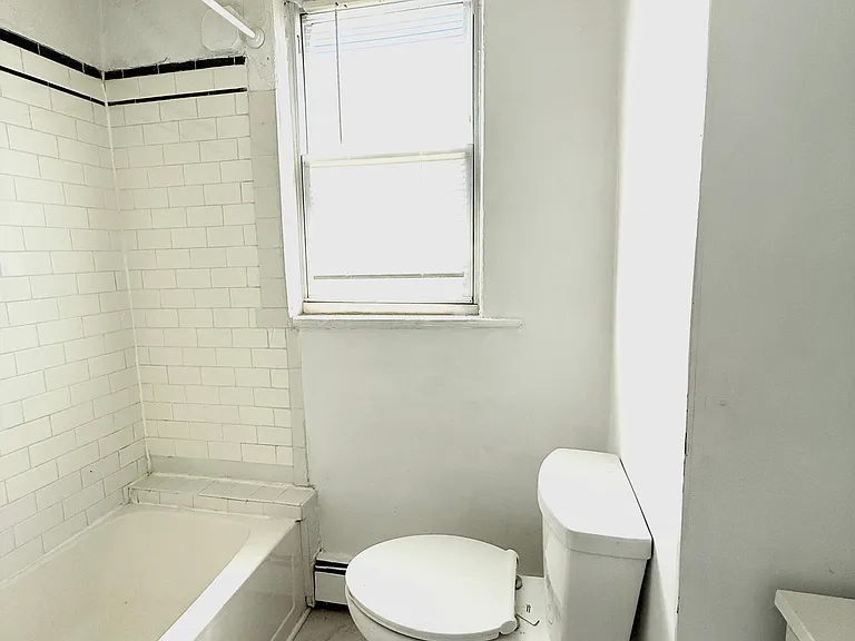 74 Portland Pl #1 — Photo 4