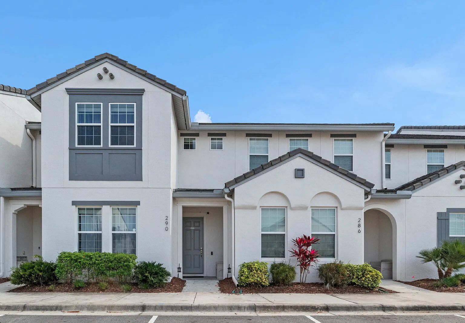 4 bed, 4.0 bath, 2094 sqft, $2,595 — Photo 1