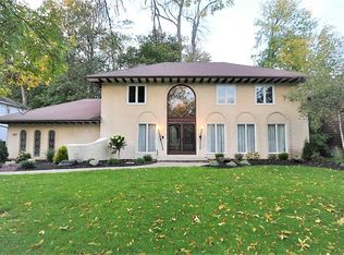 44 Birchwood Dr, Williamsville, NY 14221