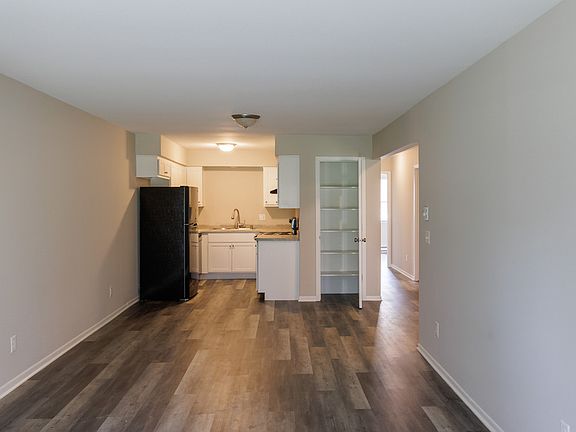 3rd image of 2103 Green Tree Rd #3
