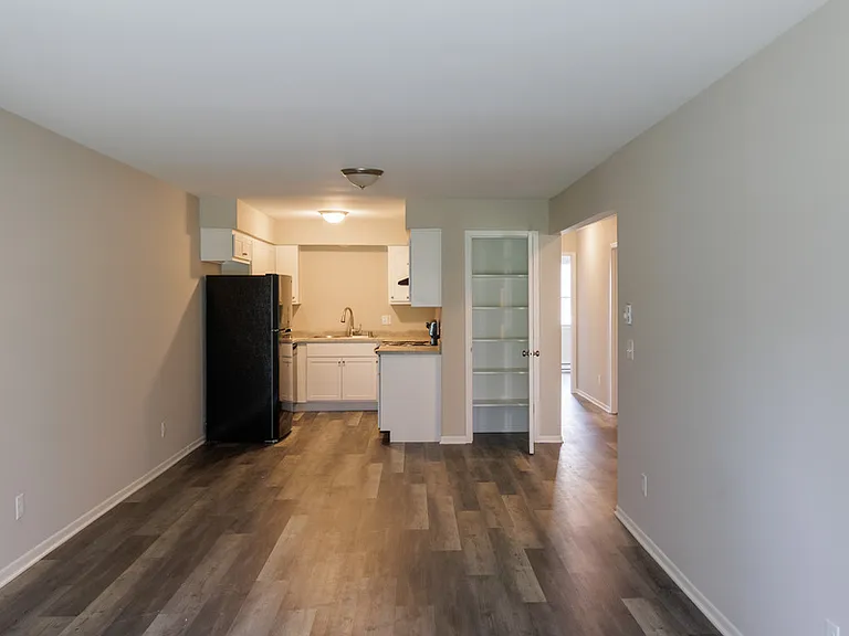 2103 Green Tree Rd #3 — Photo 3