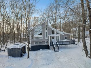7055 Vista Dr, Tobyhanna, PA