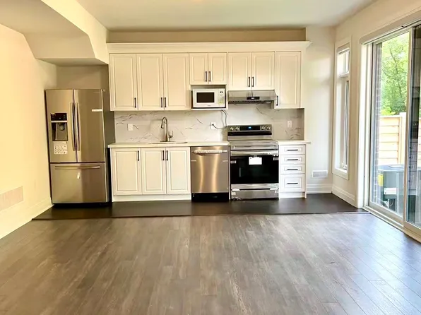 23 Wild Rose Gdns, Toronto, ON M6L 0A5