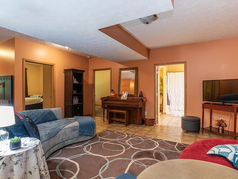 1106 W Countryside Ln — Photo 24