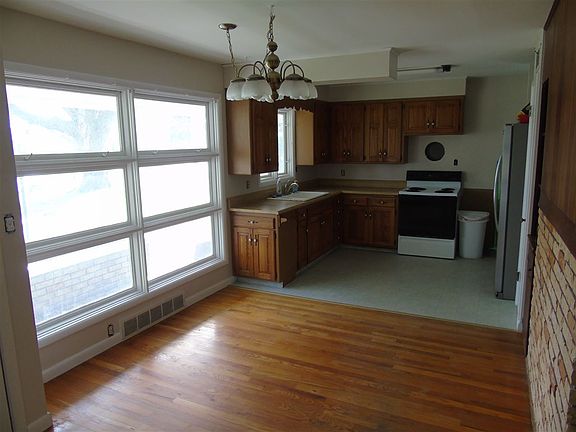 2nd image of 314 W D St