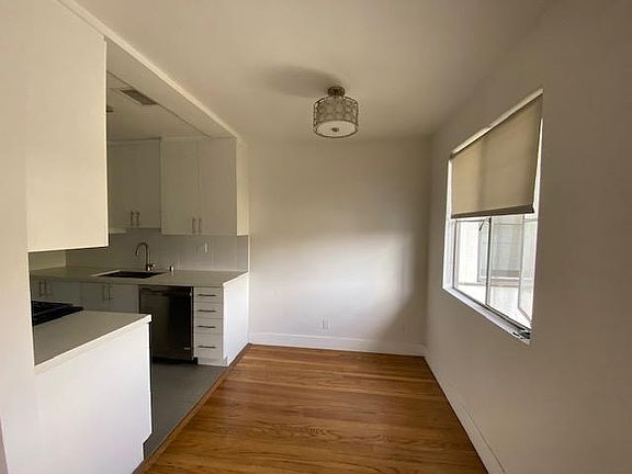 3rd image of 3130 S Barrington Ave APT H