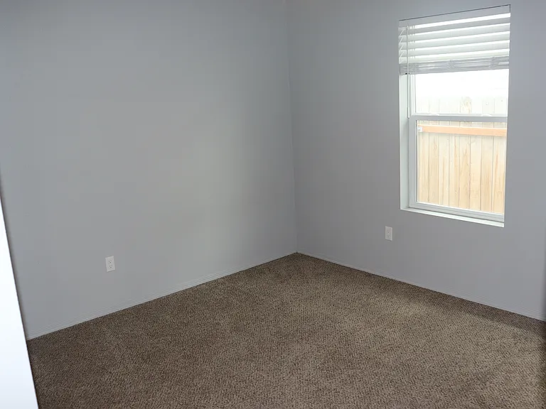17546 Mountain Springs Ave — Photo 8