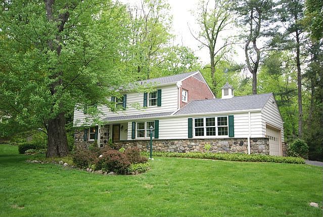 2nd image of 68 Seven Bridges Rd