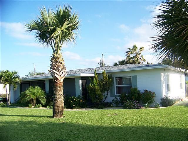 FRONT OF HOUSE