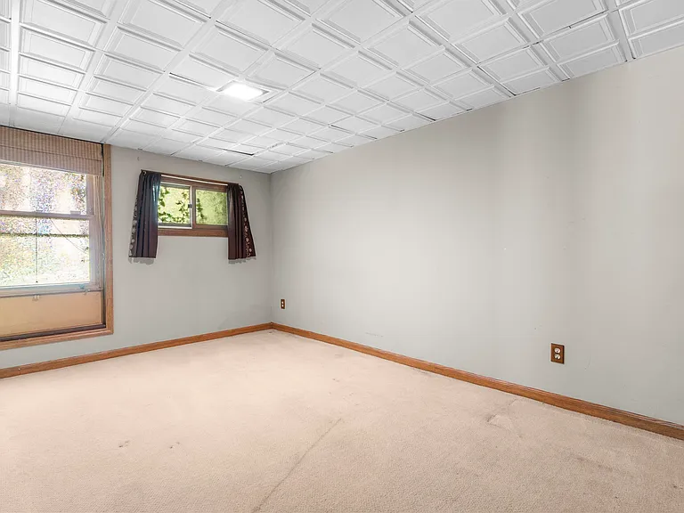 215 Manor Rd — Photo 20