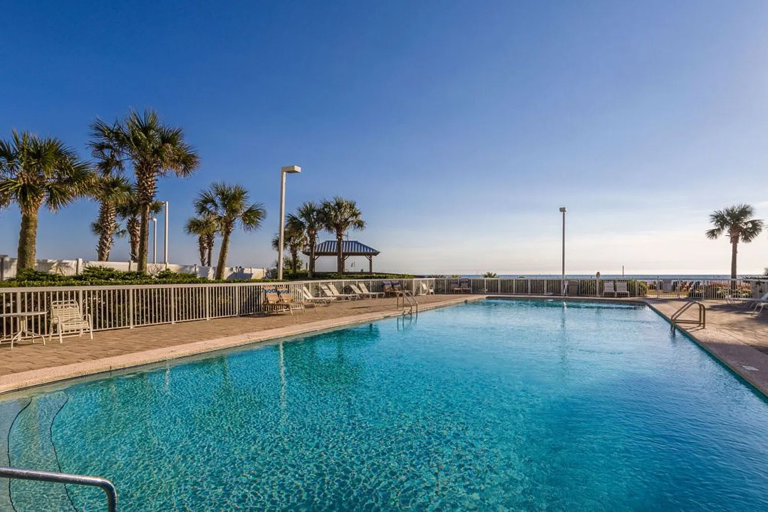 1 bed, 1.0 bath, 1076 sqft, $3,205 — Photo 2