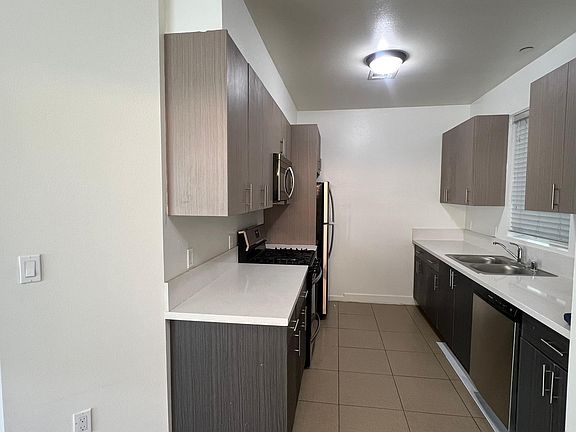4th image of 1745 N Western Ave #209