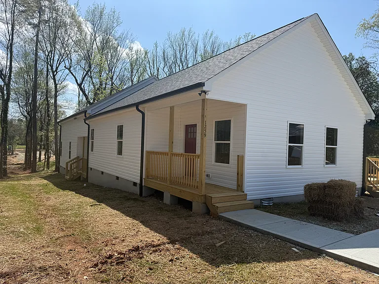 1259 Railroad St — Photo 5