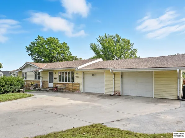 3201 S 91st St, Omaha, NE 68124
