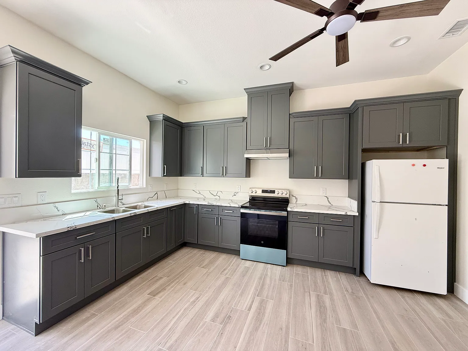 2 bed, 640 sqft, $2,950 — Photo 1