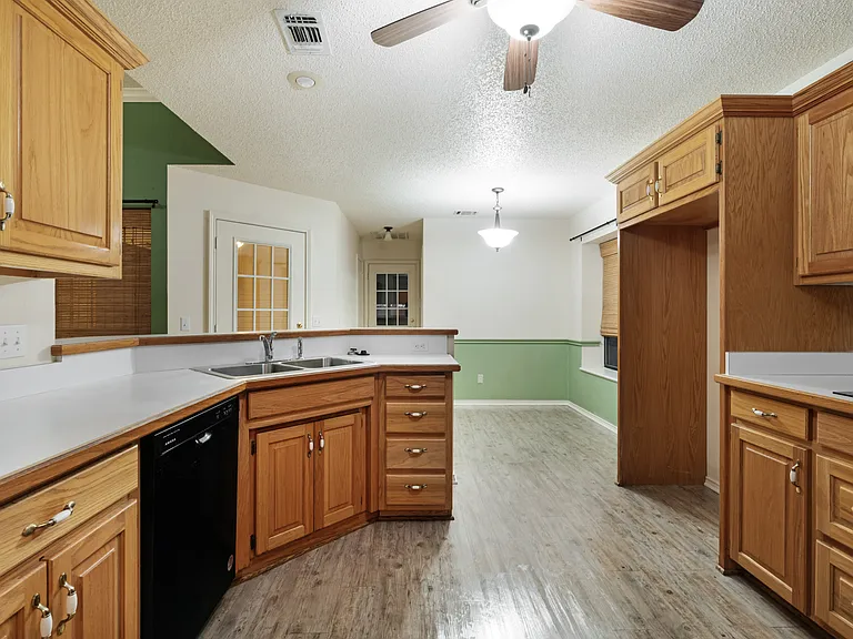 4115 Primrose Ln — Photo 6