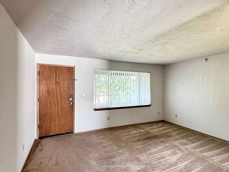 14346 32nd Ave NE #7 — Photo 2