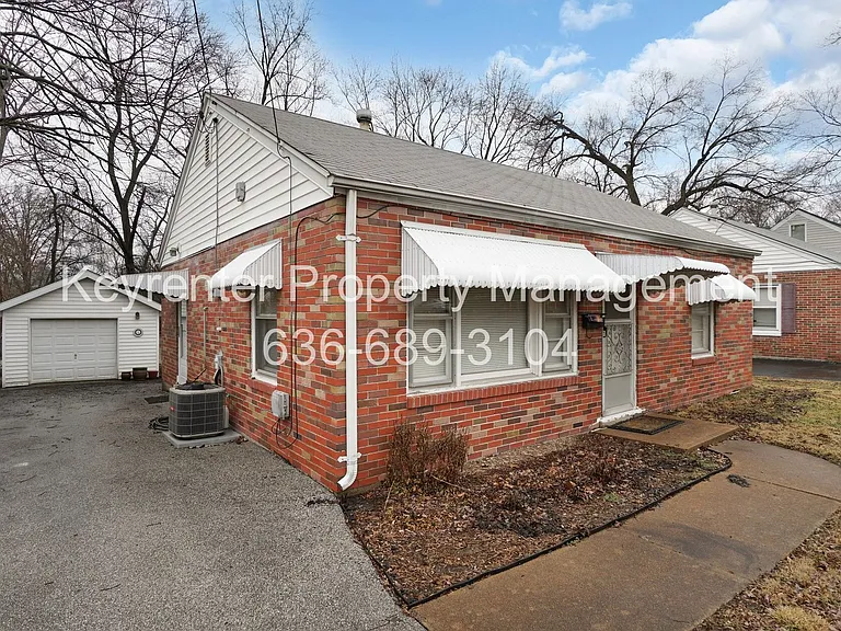 1045 N New Florissant Rd — Photo 2