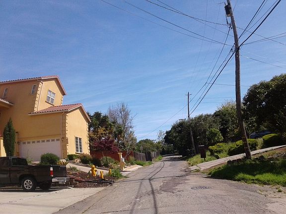 5th image of 2858 Tribune Ave