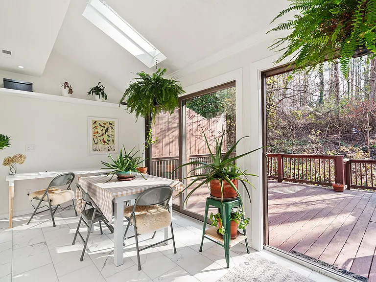 141 N Garden Ct — Photo 15