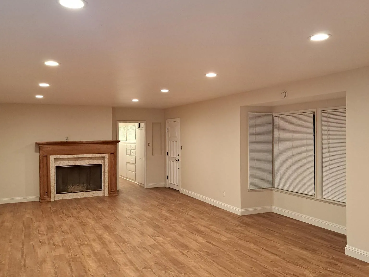 9537 Jumilla Ave — Photo 4