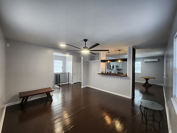 4th image of 726 Moore St #201