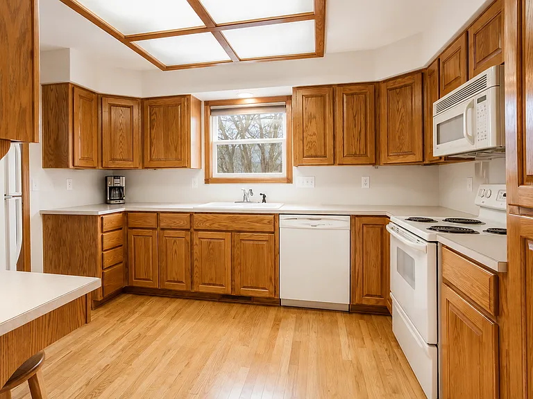 601 Moose Ct — Photo 3