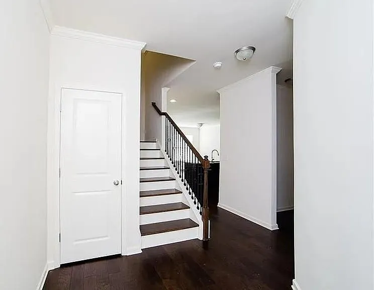5570 Lightheart Ct — Photo 3
