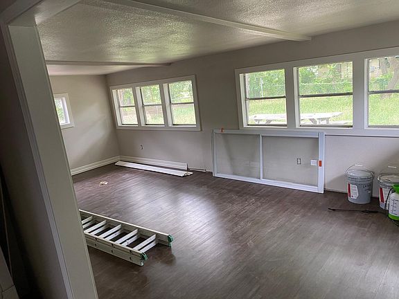 Huge Florida room, attached to family room and full of light .
