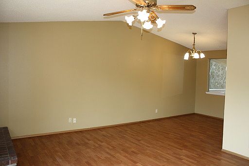 1st image of 704 NE 149th Ave
