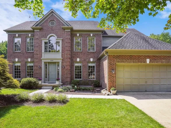 8304 Greentree Manor Ln, Fairfax Station, VA 22039