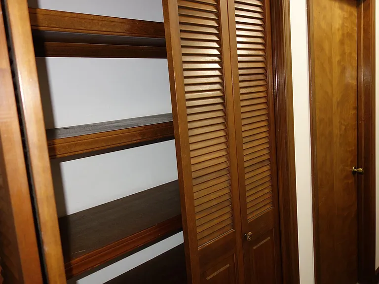 bifold door linen closet on left and 2nd bedroom door on right.