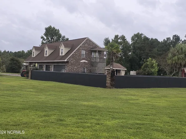 1952 Ashton Lake Road, Burgaw, NC 28425