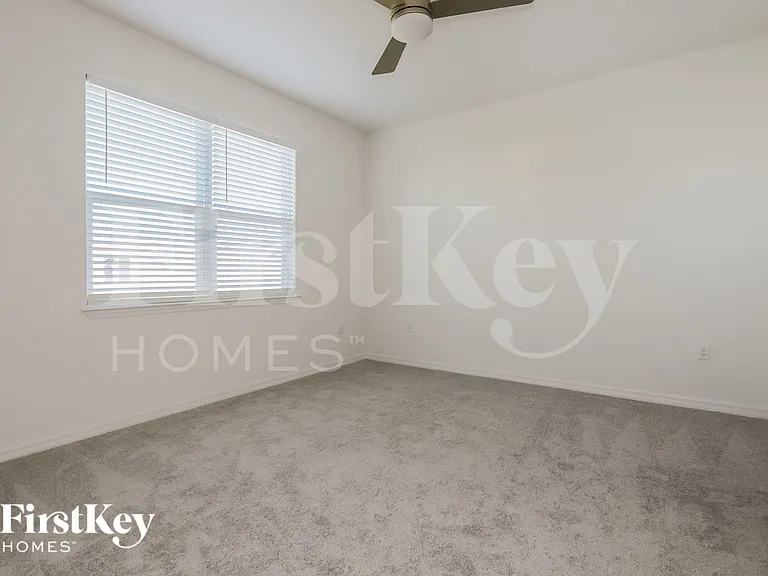414 Reina Way — Photo 9