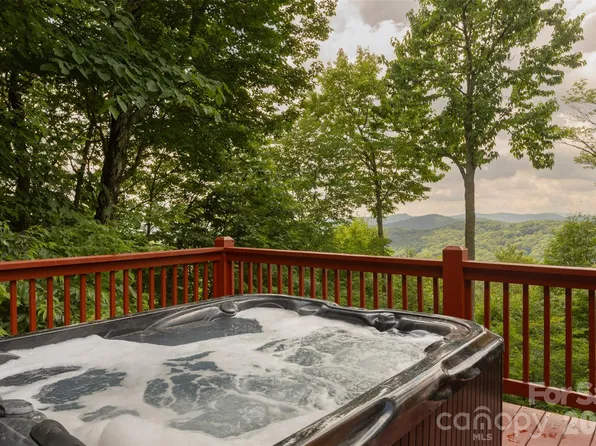3182 El Miner Dr, Mars Hill, NC 28754