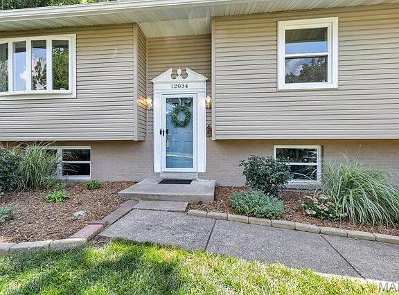 3rd image of 12034 Debonnaire Dr