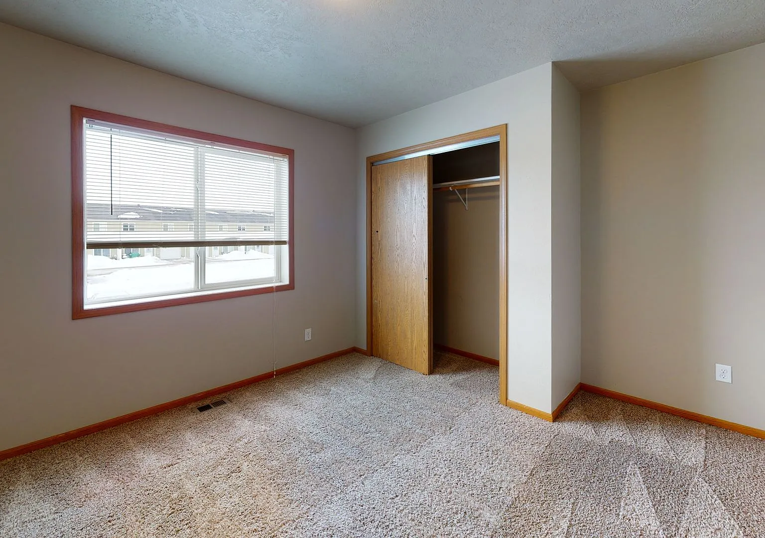2102-2136 Landmark Circle — Photo 2