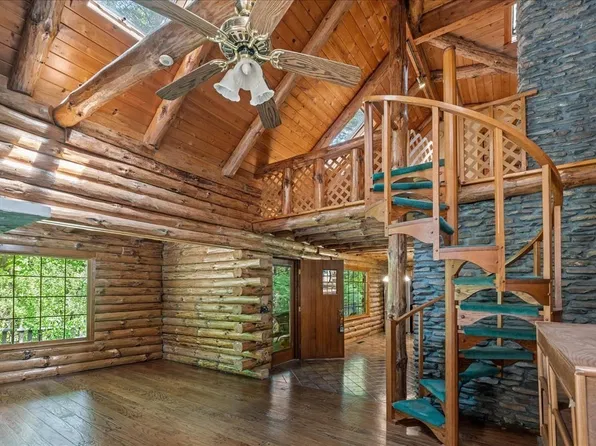34 Edwards Mill Rd, Chester, NH 03036