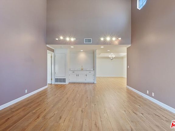 3rd image of 1433 Barry Ave APT 301