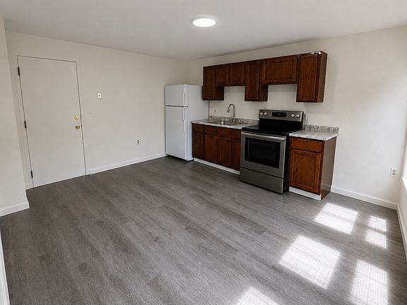 2nd image of 41 Rapallo Ave #2B