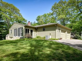 9 Pond St, Dover, MA 02030