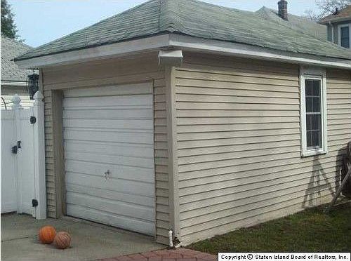 3rd image of 213 Decker Ave